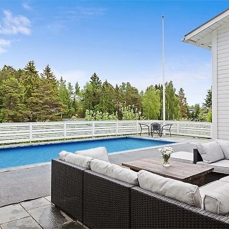 Villa Med Pool Och Bara 600M Till Havet! Trosa Exteriér fotografie
