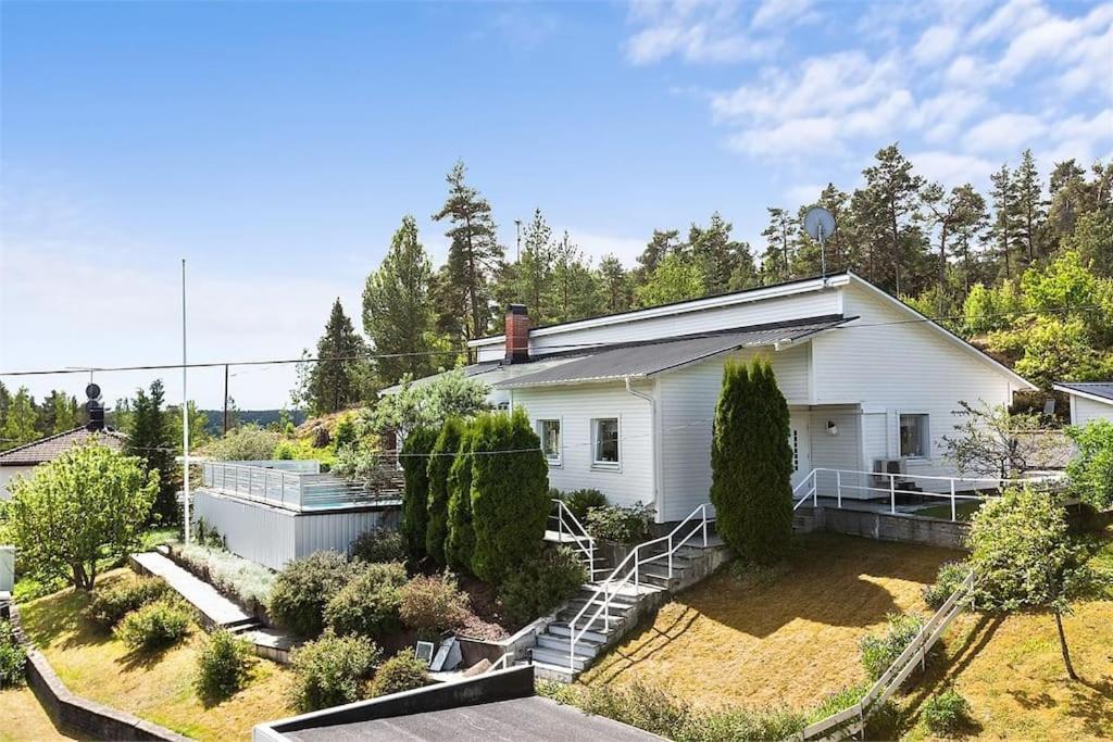 Villa Med Pool Och Bara 600M Till Havet! Trosa Exteriér fotografie