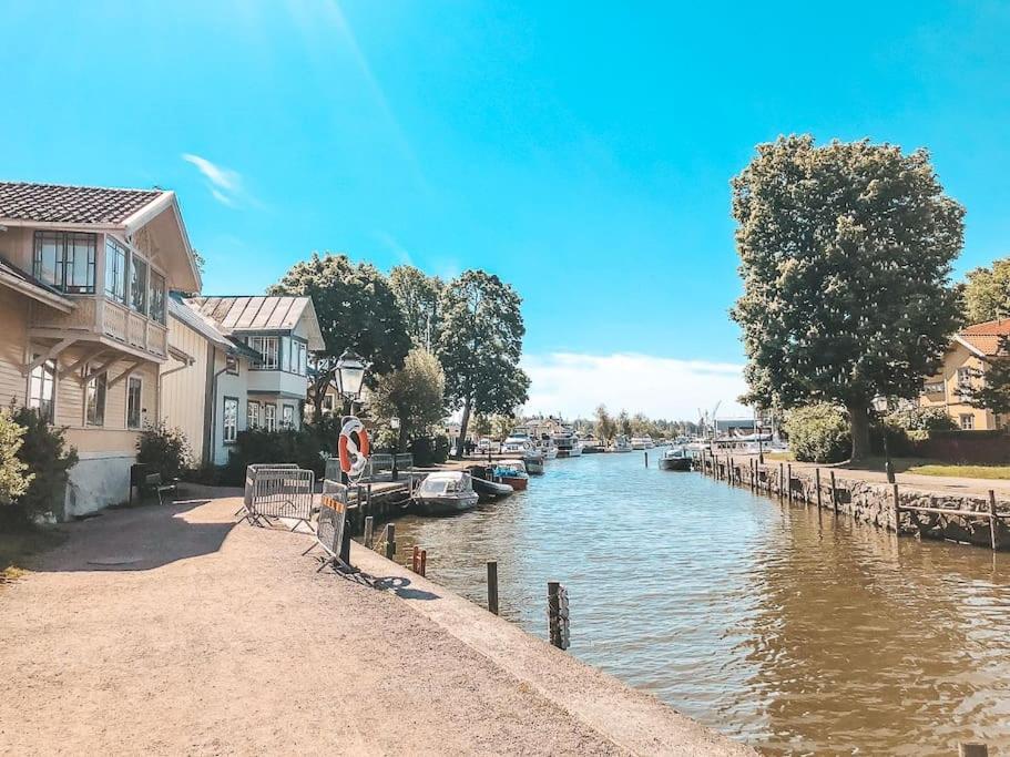 Villa Med Pool Och Bara 600M Till Havet! Trosa Exteriér fotografie